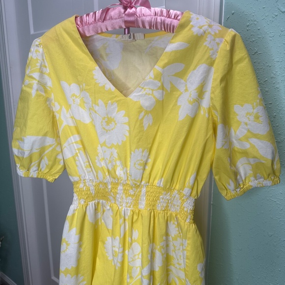 52SEVEN yellow/white puffy sleeve floral Small smocked dress tiered, ruffled hem - Picture 5 of 6